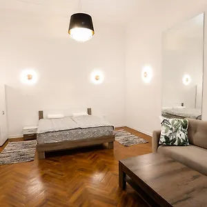 https://chain-bridge-city-center-dorothea.inbudapesthotels.com