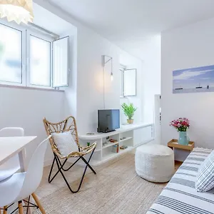 https://renovated-typical-baixa-apartment-free-pick-up-by-timecooler.hotels-lisbon-portugal.com