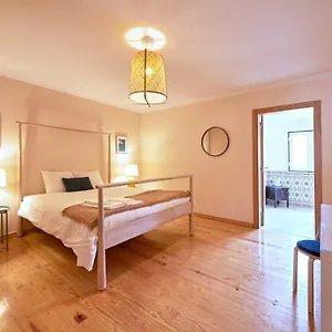 https://renovated-and-spacious-duplex-apartment-with-patio-by.hotels-lisbon-portugal.com